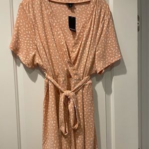 NWT Torrid Peach and white cross toe blouse